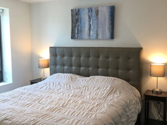 Newly furnished 1 bed, steps to Boston's restaurants, museums, hospitals, Fenway
