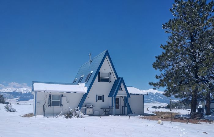 The Blue Elk: Private Retreat :  Breathtaking Mountain Views - Excellent Access