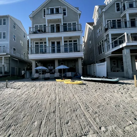 Luxurious, Direct Waterfront Home with Private Beach