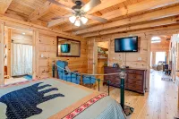 CREEKSIDE LOG HOME: NEXT TO CREEK / CLOSE TO TOWN / HOT TUB / TRAILS / PETS OK - Hytter