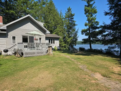Secluded 2 Acre Lakeside Home, Boat & Motor Included on 5 Lake Chain. Free Wi-Fi - Wi-Fi
