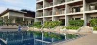 อรัญญา รีสอร์ท เกาะลันตา - สระว่ายน้ำแบบอินฟินิตี้