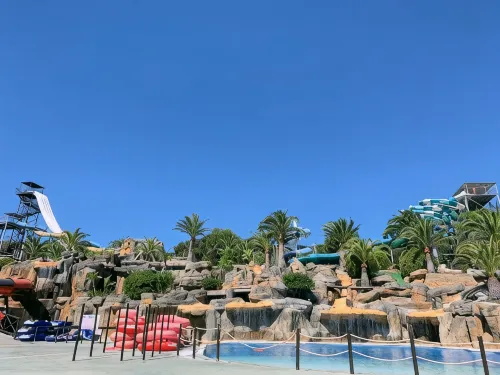 Malaga Sunshine Rentals - Beach Front Penthouse - Fuengirola - parking