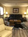 One Mile from Airport!!   3 Bedroom Lodge Sleeps 5 to 7 - 2-Star