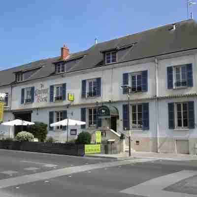 Logis Hôtellerie du Cheval Blanc Hotel Exterior