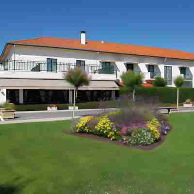Hôtel des Pins & Restaurant Hotel Exterior