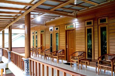 Arrys (Watukarung Surf Camp) Hotel dekat Klayar Hill