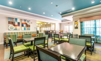 Holiday Inn Express & Suites Lagrange