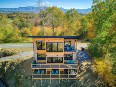 Smoky Lake Retreat 3 Bedroom Cabin by Redawning Hotels in Dandridge