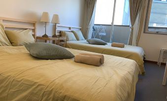 2 Double Bed Heart of Shibuya up to 4Ppl