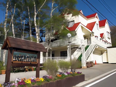 Mackintosh Hotels near Moegi Village