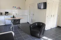 Aux Jardins de l'Isle Hotels in Vienne