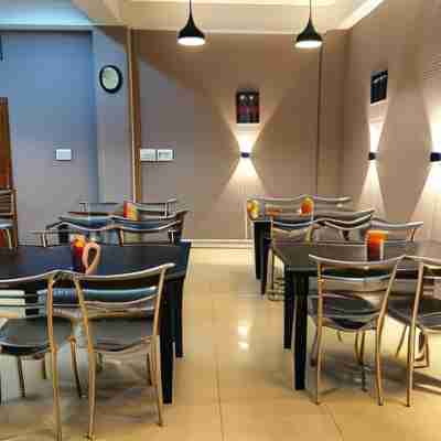 OYO HOTEL RASU Dining/Meeting Rooms