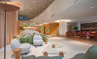 Qoya Hotel Curitiba, Curio Collection by Hilton