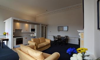 Henrietta Suites City Centre