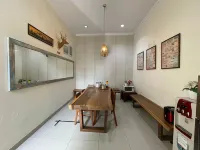 Modern Minimalist w/ Breakfast Near Malioboro Hotels in Mergangsan