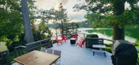 Little Loch 2 Bedroom Home by RedAwning