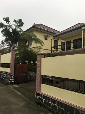 Villa Kusuma Tawangmangu Lapangan Bukit Mongkrang 주변 호텔