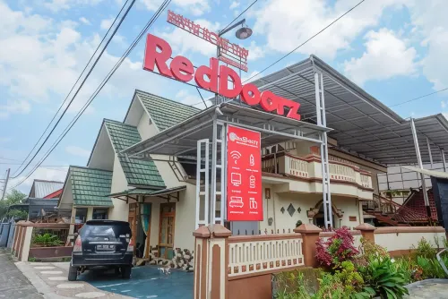 RedDoorz Syariah Near Terminal Mendolo Wonosobo 2