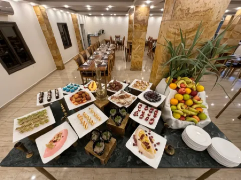 Sharah Mountains Hotel Отели рядом с достопримечательностью «Королевские гробницы»