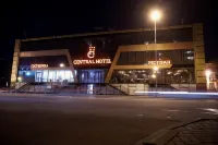 Central (Централь) Отели рядом с достопримечательностью «Флигель купцов Дерягиных»