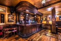 Queens Hotel - Baarit