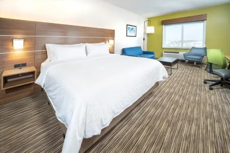 Holiday Inn Express & Suites Fort Myers Airport Отели рядом с достопримечательностью «Галф Кост Таун Сентер»