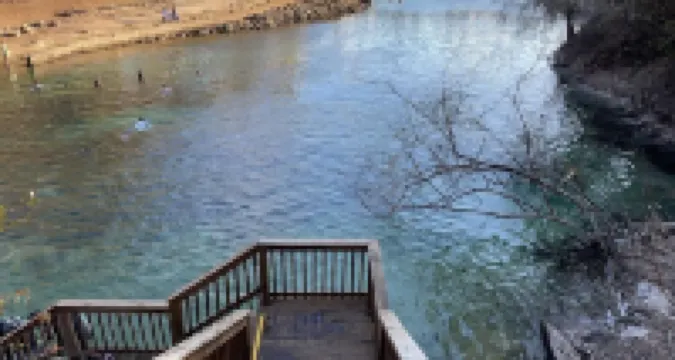 Cave Divers Spring Escape, Sleeps 8+, Private Patio, Fire Pit, Spacious Kitchen