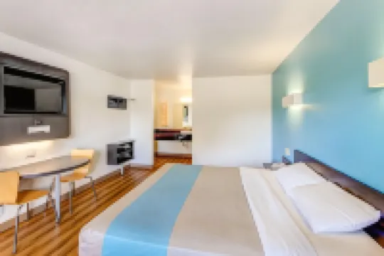 Motel 6 Waco, TX - Lacy Lakeview