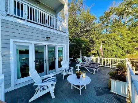 Romantic Waterfront Getaway with an optional MotorBoat