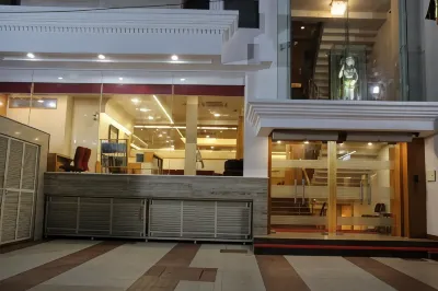 Hotel Dasaprakash فنادق في أغرا