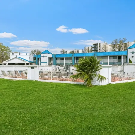 Super 8 by Wyndham Portsmouth - Norfolk