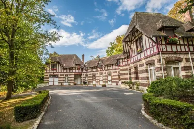 Le Château de la Tour Hotels in Oise