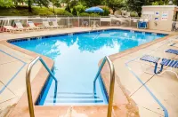 Super 8 by Wyndham New Cumberland