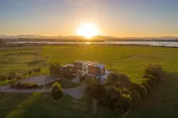 Appleby House & Rabbit Island Huts Hotels in Hope