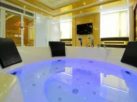 The Gold Regency - 02 Mins from New Delhi Railway Station Hoteles en Distrito de Delhi central