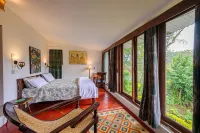 Neemrana's Wallwood Garden