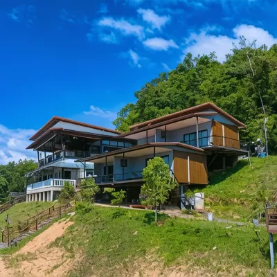 So View Phuket Resort シレイ島寺院周辺のホテル