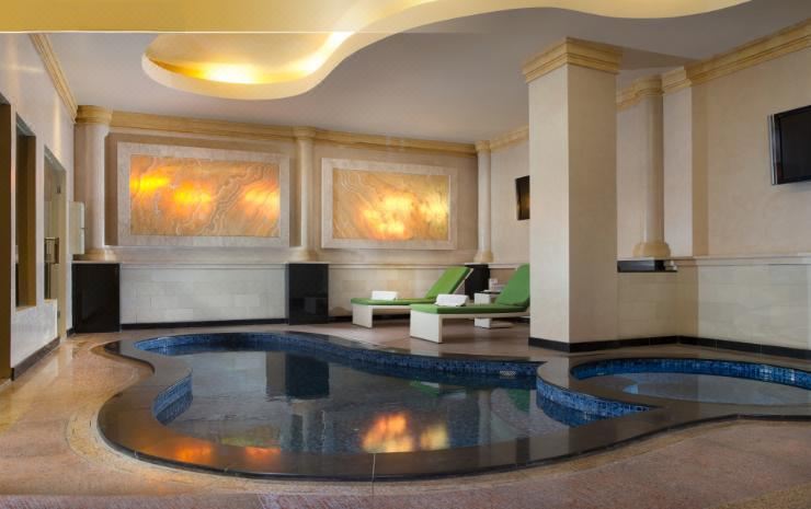 더 파판다얀 호텔 야외 수영장