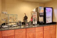 Cobblestone Hotel & Suites - Beulah - Desayuno