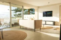 Silveira Bay Lounge Retreat