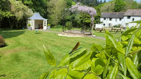 Fox & Hounds Country Hotel Отели в г. Чулмли