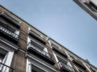 Hola Rooms Hotels near Plaza Mayor