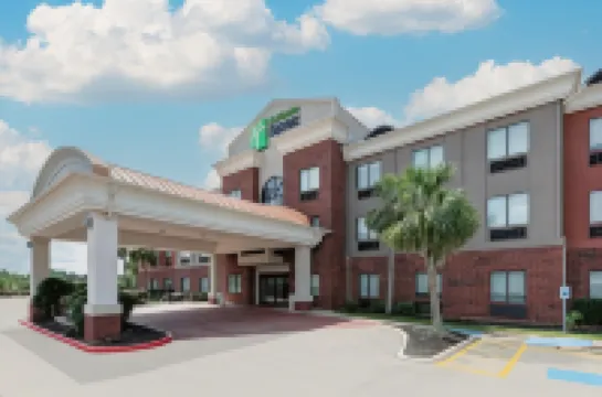 Holiday Inn Express & Suites WINNIE by IHG