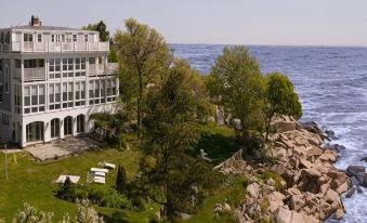 Yankee Clipper Inn