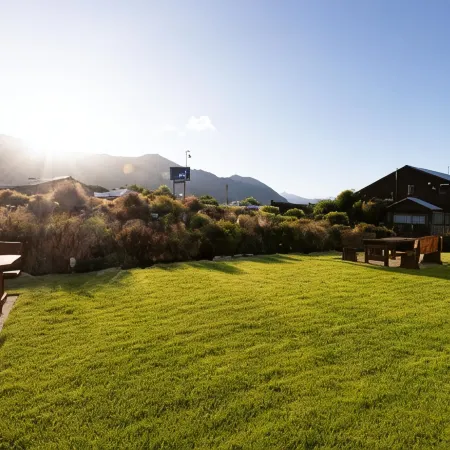 Clearbrook Motel & Serviced Apartments