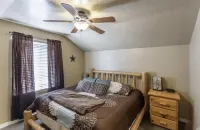 Welcome to Serenity Hills Zion , Sleeps 10 +