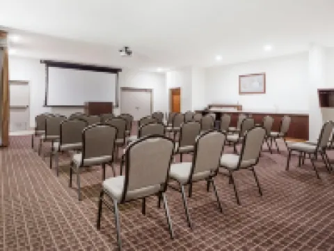 Ramada by Wyndham Creston Hotels in Central Kootenay