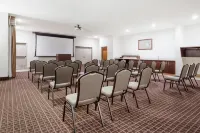 克雷斯頓華美達酒店