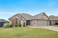 Greenway Getaway: Central to NWA & on the Razorback Greenway Hotels in Rogers